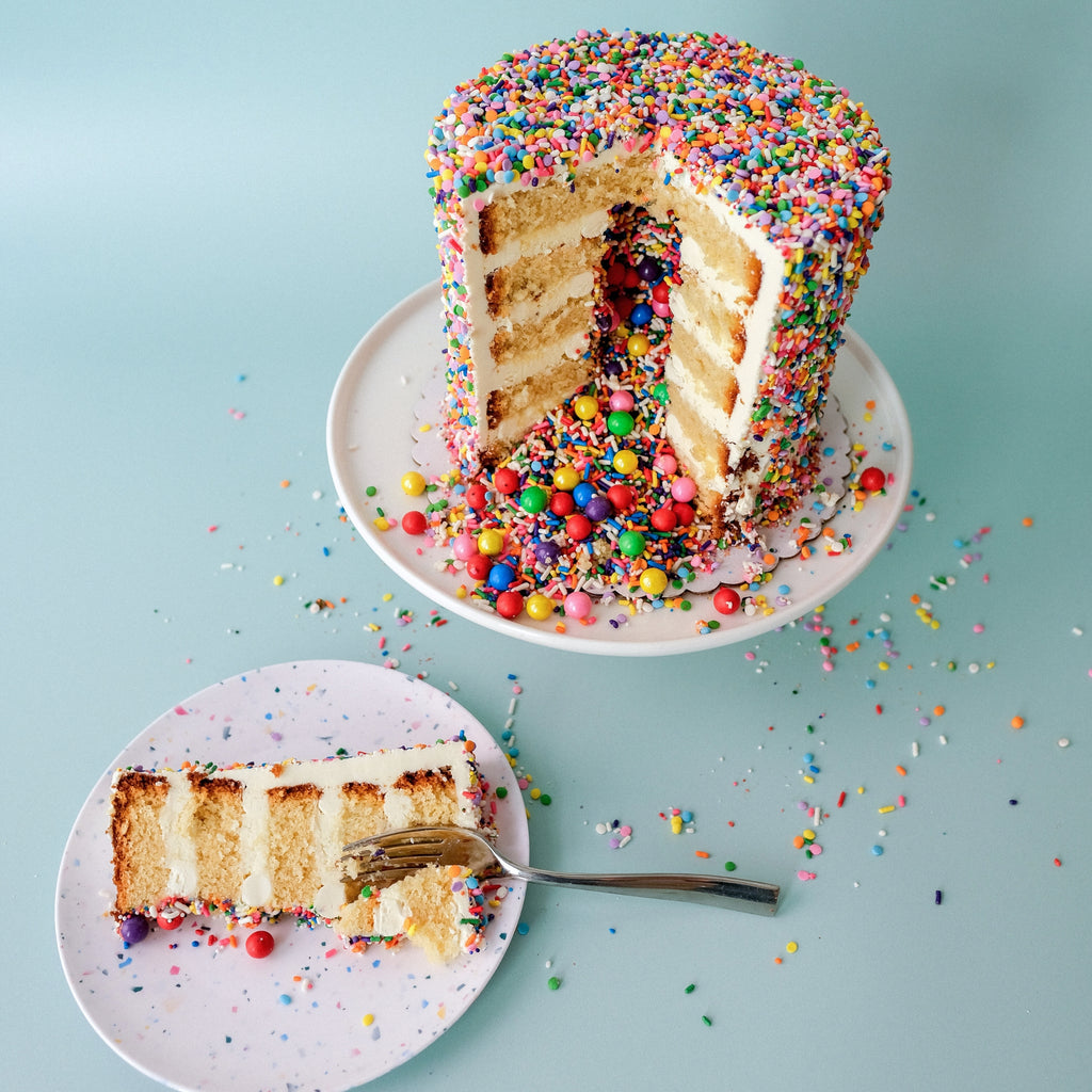 Sprinkle Explosion Cake – Padoca Bakery