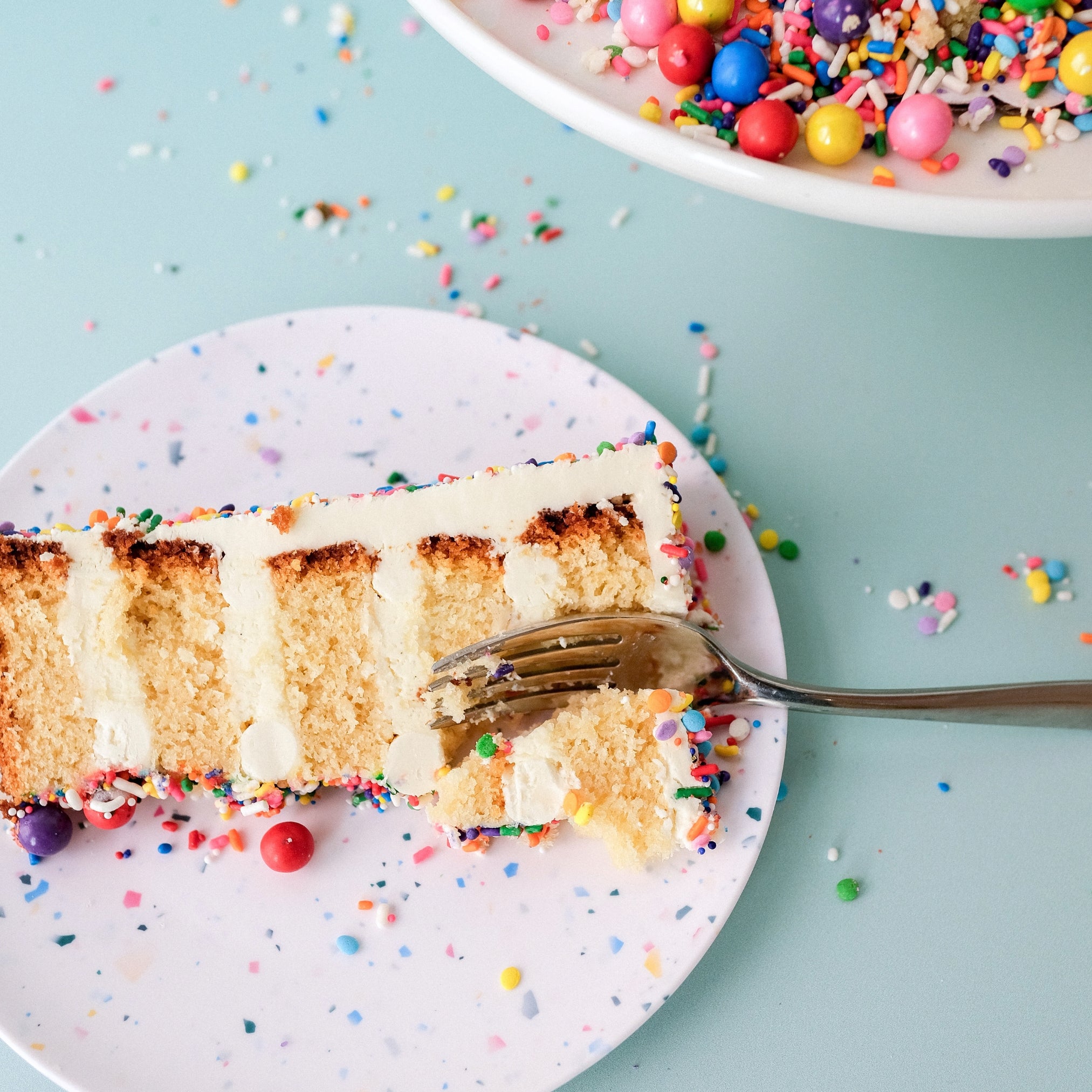 Sprinkle Explosion Cake – Padoca Bakery