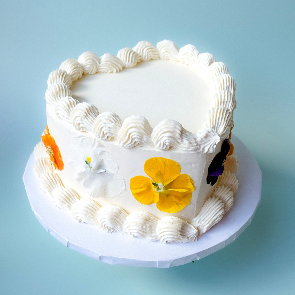 A heart ornate flower cake 
