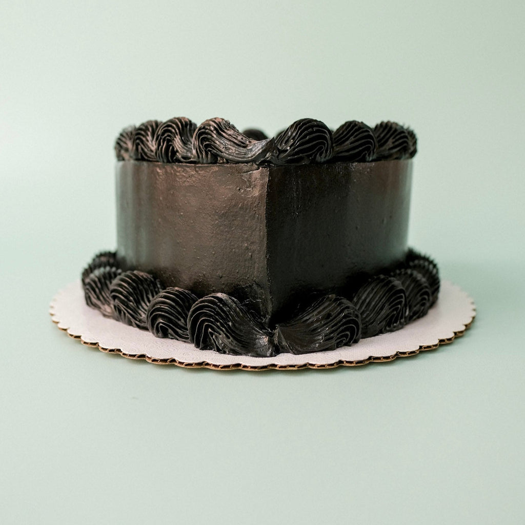Classic heart shaped cake with piping 