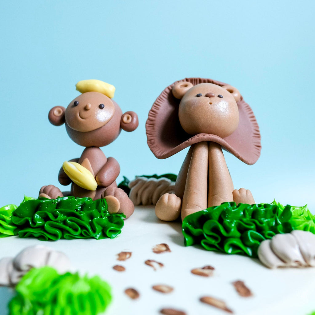 Safari Cake decorated with a Monkey and Lion. 