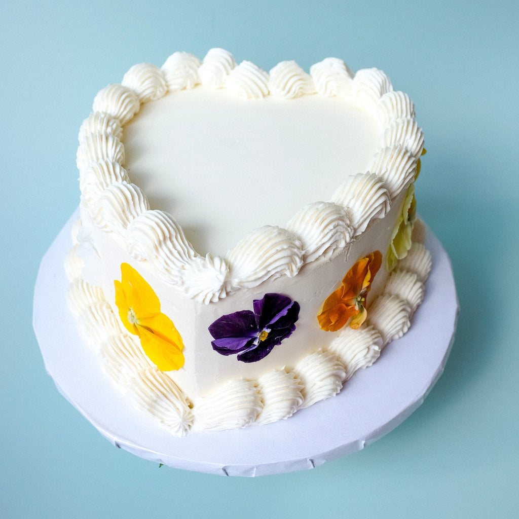 A heart ornate flower cake 