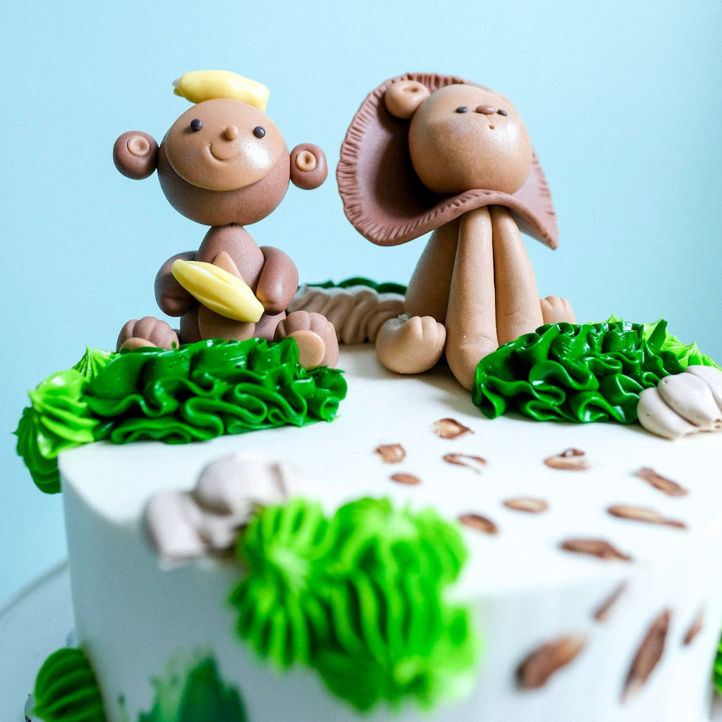 Safari Cake decorated with a Monkey and Lion. 