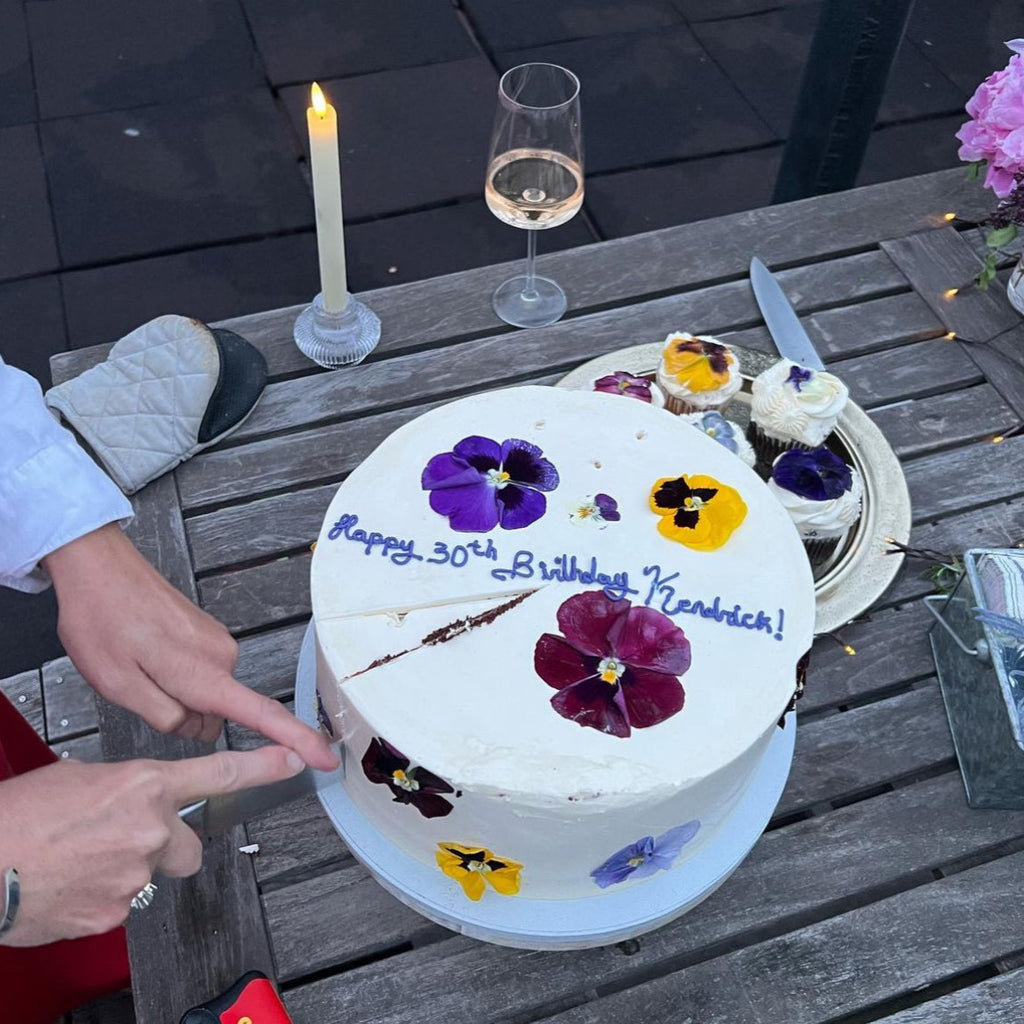 A round edible flower cake 