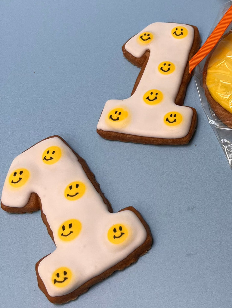 one shaped smile cookies 