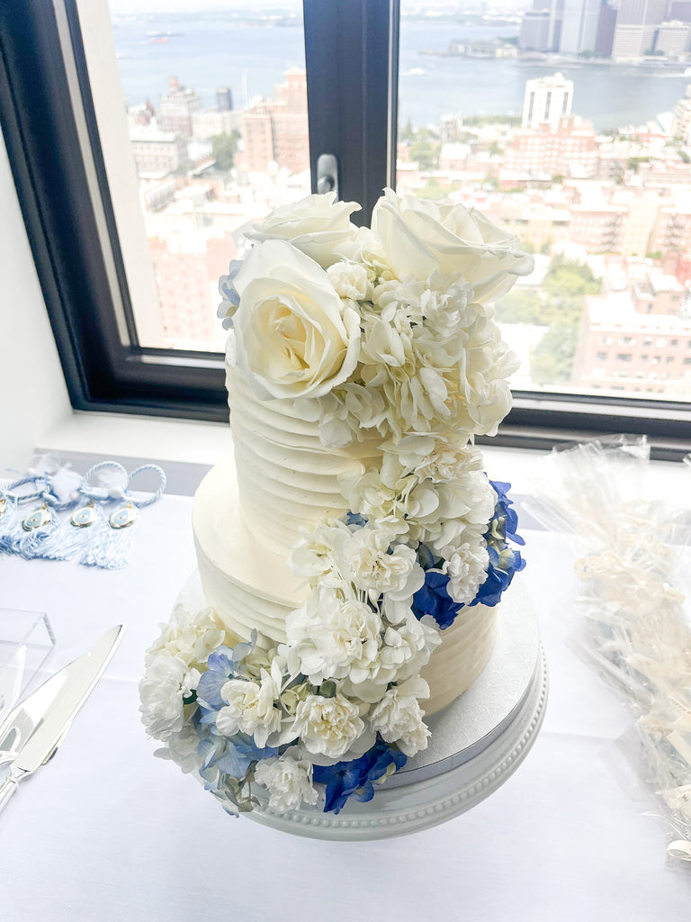 White and Blue flower cake 