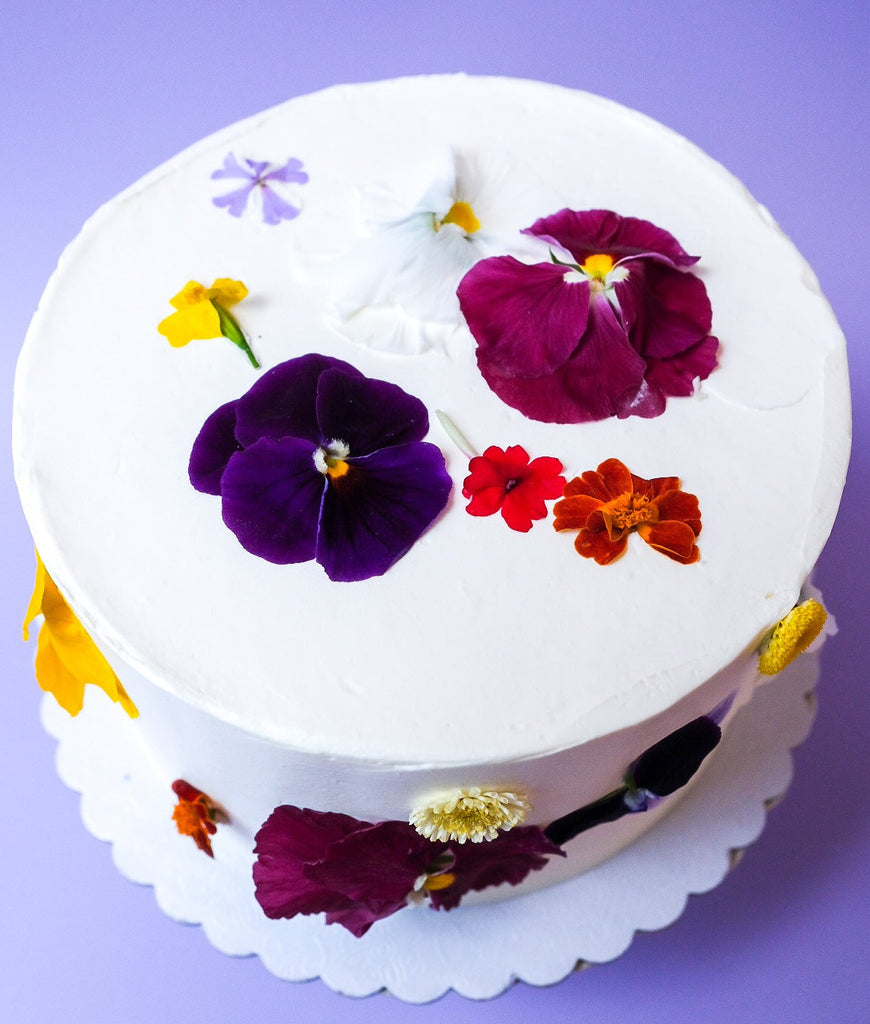 A round edible flower cake 